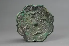 青铜也能做镜子，没错！“对镜贴花黄”说的就是它图片