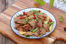 冬天吃猪肝不如吃羊肝，维生素A含量排第一，视力不好的人要多吃图片