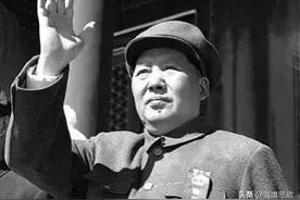 斯大林是大元帅，蒋介石是特级上将，毛主席为何没有军衔？图片