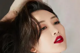 女人味王鸥：白色泳装也太好看了吧图片