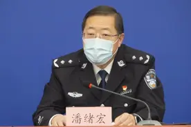北京一女子进地铁拒不配合体温检测还打人，刑拘！图片