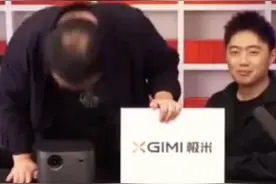 一样被踩着上位，一样为生活而努力——心酸的罗永浩图片
