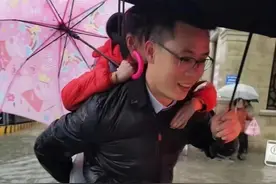 今早，杭州学校门口这一幕，火了图片