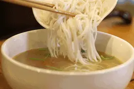 探访濒临消失的建水县甸尾乡铁所空心米线制作手工艺图片