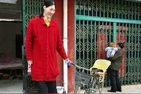 中国第一女巨人姚德芬：身高2.36米，比姚明还高，如今怎么样了图片