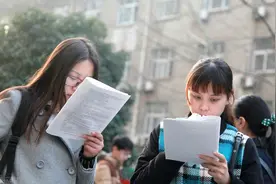 能考上公务员，你就不是一个普通人了图片