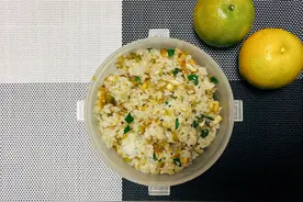 50道快手炒饭之低脂清爽的榨菜鸡丁炒米饭，美味抵挡，赶快收藏图片