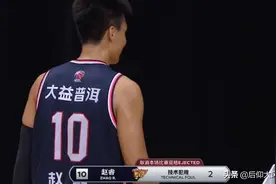赵睿叫声过大连吃两次技犯，掉个鞋也要研究半天，裁判又抢镜了图片