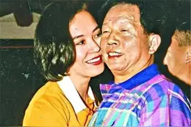 2001年，刘家良为给小30岁娇妻惊喜，突袭回家3分钟后男领导坠亡图片