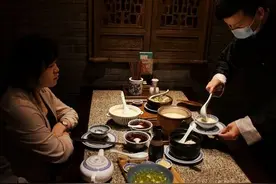 每道菜配公筷，武汉多家餐厅的餐具用量为疫情前三到四倍图片