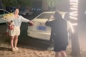 河南一女子躲后备箱为闺蜜准备生日惊喜，打开后闺蜜被吓得逃跑图片