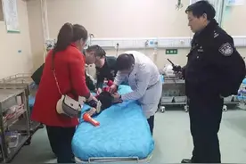银手镯越戴越亮是好事？9个月大的宝宝带上后，呕吐不止送医急救图片