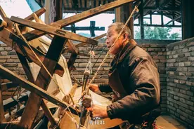 广西这位老爷子，织了57年布，如今每一个织品都有可能成为孤品图片