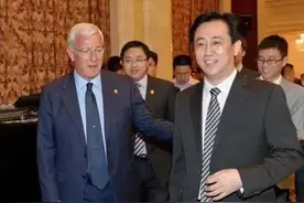 许家印的广州恒大用尽自身全部的金钱和资源帮助中国队打进世界杯图片