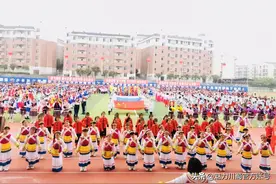 五十六个民族齐登场：南山双语（小学部）第十二届田径运动会开幕图片