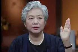 李玫瑾教授：当孩子用哭闹要挟你时，只需做到4不要，轻松解决图片