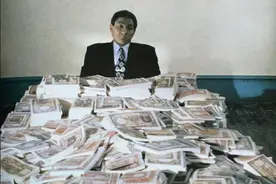 华人总探长雷洛，在70年代就拥有5亿身价，背后离不开这两个人图片