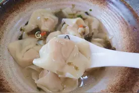馄饨皮我家从来不买，掌握三个技巧，馄饨爽滑不破皮，比买的还好图片