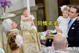 荷兰小公主头顶被浇湿，哭得惨兮兮无人理，只能看王后妈妈求怜悯图片