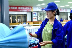 “新工人”成长记：从贫困农妇到生产组长图片