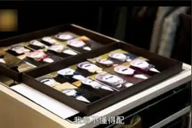 向华强晒出自己的豪宅，名画随意挂走廊里，随便一件家具都是古董图片