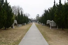 安徽蚌埠名人墓，明朝开国元勋抗倭英雄，墓砖却被游客刻字图片