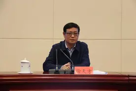 贵州省委副秘书长、省委政研室主任徐天才为省市县乡村干部作专题报告图片