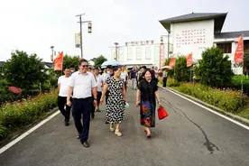 宜宾学院经管学部与雷波企业家深化产教融合座谈会在早白尖举行图片