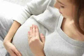 孕晚期肚子大不方便，出门尽量做到这几点，保护自己和宝宝的健康图片