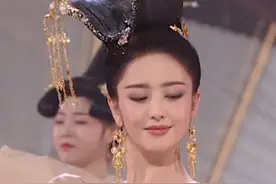 36岁的佟丽娅穿古装跳舞，怼脸镜头也挡不住颜值，回想曾经赵飞燕图片