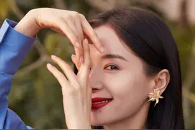 贴脸杀、眼神杀、搂脖杀，王子文的恩爱秀得越来越花式图片