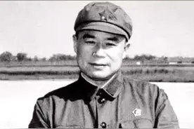 杨勇任兵团司令员，他不服气？邓小平：你是个好将军，当副职合适图片