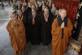 为何五台山女僧越来越多，并且还都十分年轻？导游：别去接近她们图片