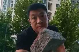 郭晨冬也打假？疑似质疑铁砂掌开砖：90%都是假的，30秒就能学会图片
