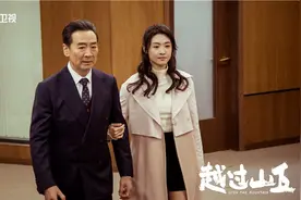 《越过山丘》：平凡的她们，凭借什么让你移不开眼？图片