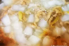 1块瘦肉1包榨菜，加1根白萝卜，煮出一道特色美味汤图片