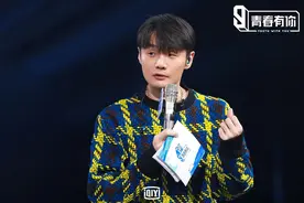 李荣浩罕见晒超大豪宅和老婆视角照片，竟被网友嘲讽买不起家具吗图片