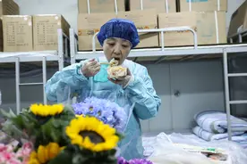 “一个人的年夜饭，但好暖心”图片
