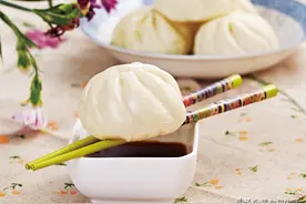 鲜肉笋丁包，是湖南人爱吃的包子，皮儿薄馅儿大，香软可口图片
