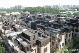 价值千万的别墅疯狂违建变“城中村”，华润天合业主质疑物业不作为图片