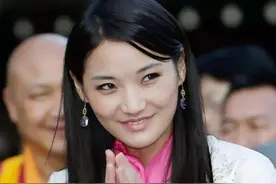 不丹国王的初恋有心机：分手后大晒亲密照，打破了国王的痴情人设图片