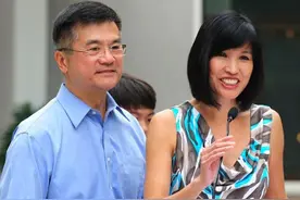 云南苗王后裔李蒙，嫁美国首位华裔州长，希拉里坦言：我欣赏你图片