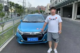 10秒内连变7条车道 比亚迪驾驶员找到了，罚400元图片