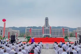 占地1000亩！投资近40亿！成都理工大学"新校区"开校，市委书记、市长出席！图片