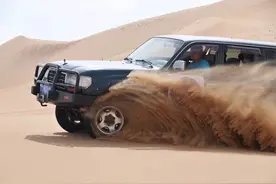 穿越腾格里沙漠图片
