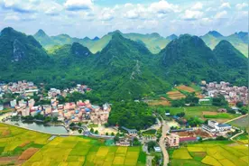 覃塘“长城”红了，村民日子火了图片