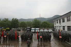 山西省岢岚县人武部雨夜奋战保障卫星发射任务图片