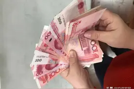 你的存款有多少？50万元存银行一年赚多少利息？银行员工给予答案图片