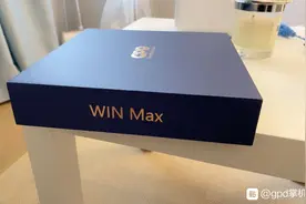 世界上性能最强的掌上电脑开箱，居然能直接玩3A大作图片
