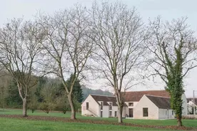 在舒适小屋外守望农场｜生态农场图片